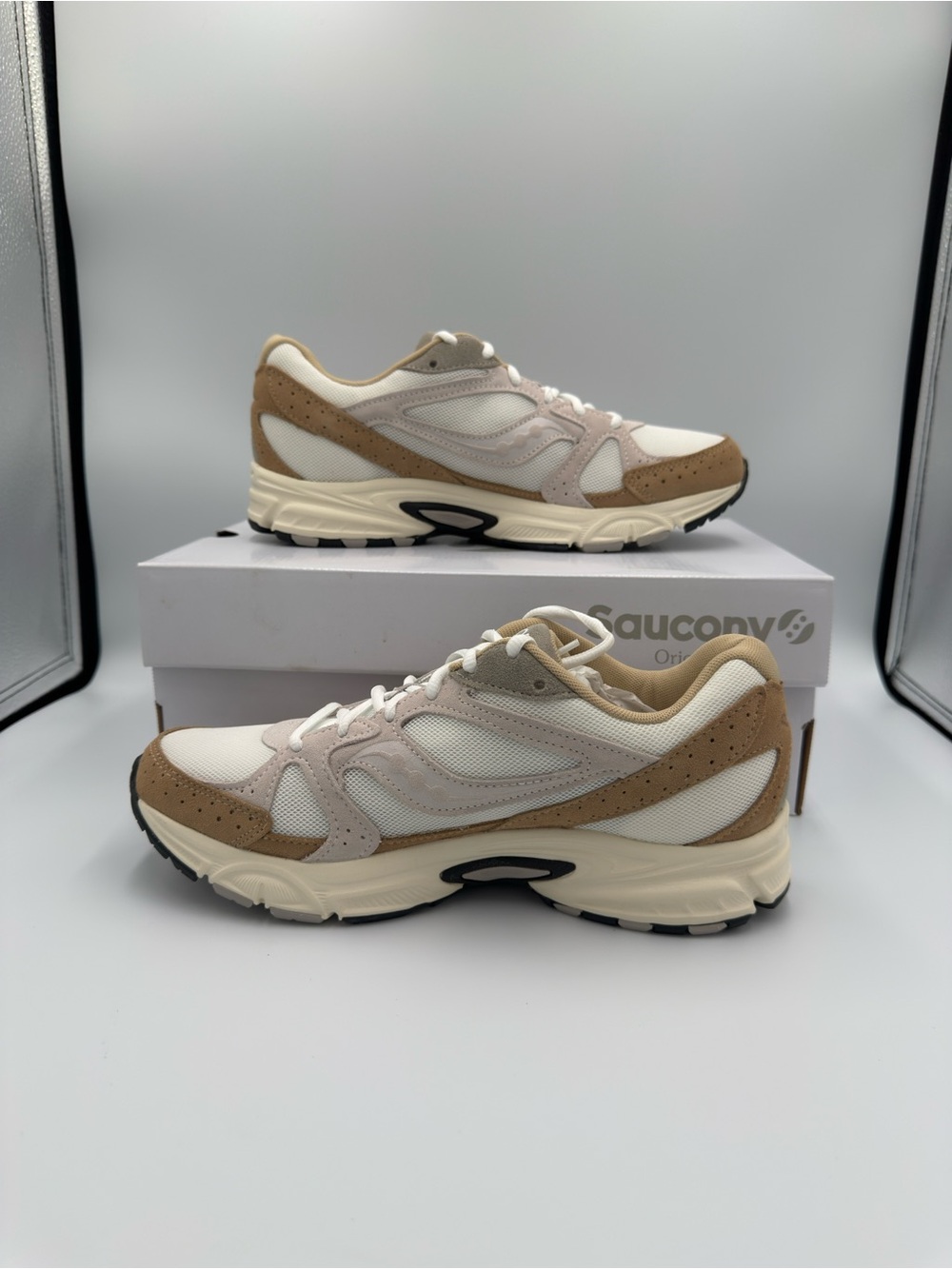 Saucony Neutral Running Sneakers  Unisex Women’s 9.5/ Men’s 8